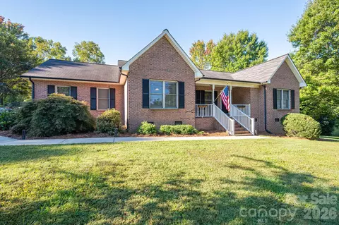 102 Moore St, Lincolnton, NC 28092
