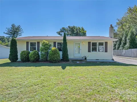 1188 Eastbrook Dr, Hendersonville, NC 28792