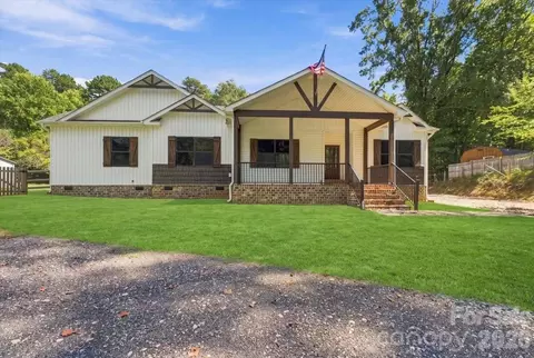 2481 Shelton Ave, Statesville, NC 28677