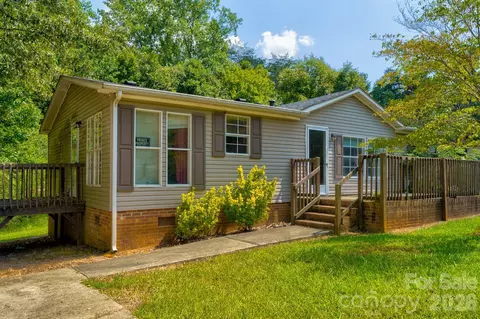 1233 Forest Ridge Dr, Bessemer City, NC 28016