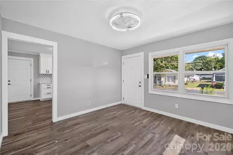 Living - 427 Clinton Ave, Lancaster, SC 29720 photo 3 of 5