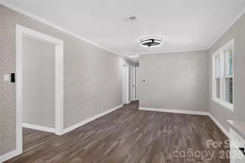 Living - 427 Clinton Ave, Lancaster, SC 29720 photo 4 of 5