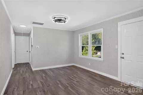 Living - 427 Clinton Ave, Lancaster, SC 29720 photo 5 of 5