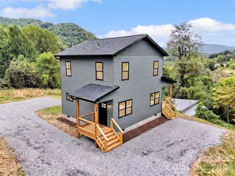 98 Mcelroy St, Waynesville, NC 28786