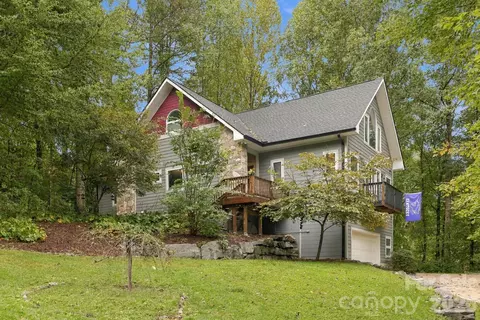 176 Sweetwater Hills Dr, Hendersonville, NC 28791