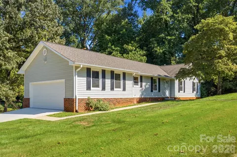 424 Holland Dr, Statesville, NC 28677