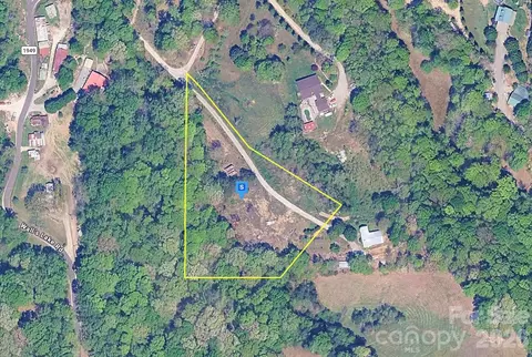 7400 Dennis Rd, Walnut Cove, NC 27052