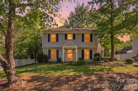 320 Sunnywood Ln, Charlotte, NC 28270