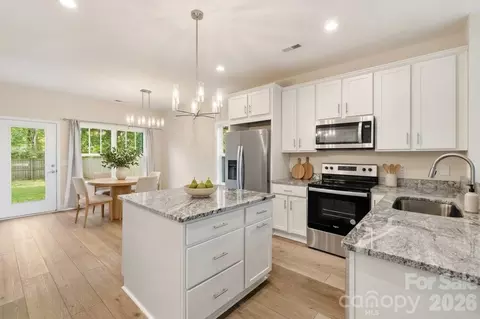 305 Harrison St, Charlotte, NC 28208