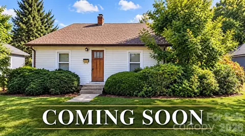 220 Magnolia St, Statesville, NC 28677