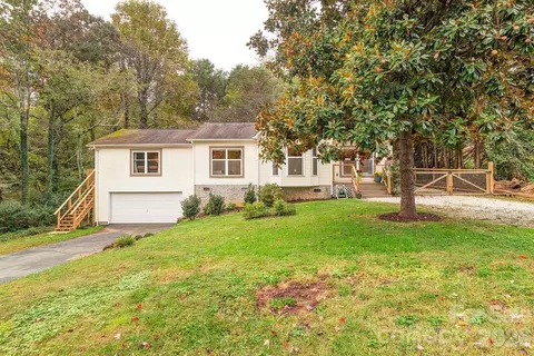 5 Parkway Creek Dr, Asheville, NC 28803