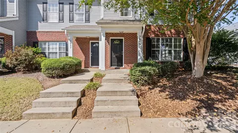 2859 Summergrove Ct, Matthews, NC 28105