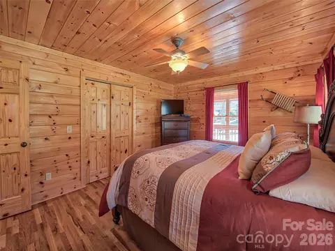 Bedroom - 547 Panoramic Loop, Maggie Valley, NC 28751 photo 2 of 4