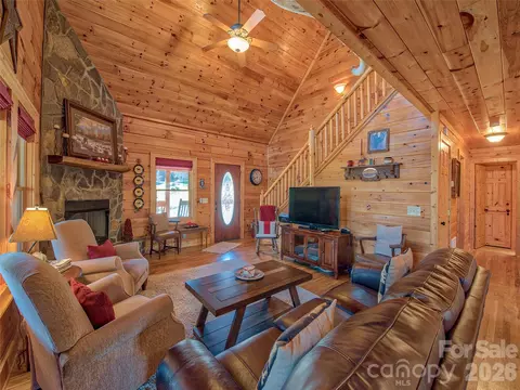 Living - 547 Panoramic Loop, Maggie Valley, NC 28751 photo 3 of 3