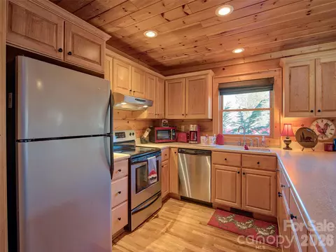 Kitchen - 547 Panoramic Loop, Maggie Valley, NC 28751 photo 2 of 4