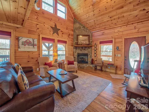 Living - 547 Panoramic Loop, Maggie Valley, NC 28751 photo 2 of 3