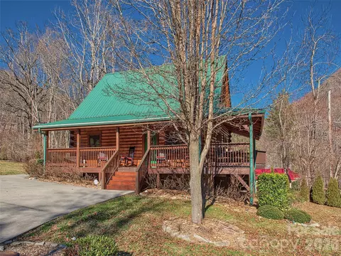 Exterior - 547 Panoramic Loop, Maggie Valley, NC 28751 photo 4 of 11