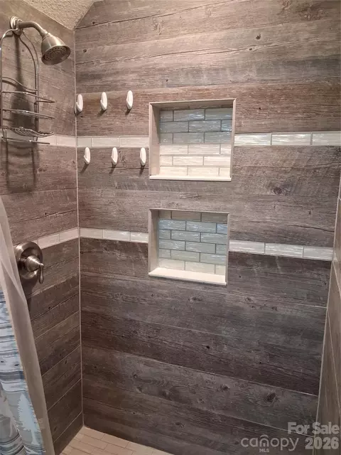 Bath - 101 Trinity Dr, Clyde, NC 28721 photo 3 of 3