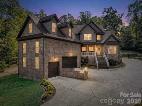 330 Woodland Glen Rd, Clover, SC 29710