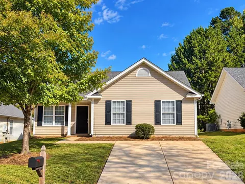 5430 Peachwood Dr, Charlotte, NC 28216