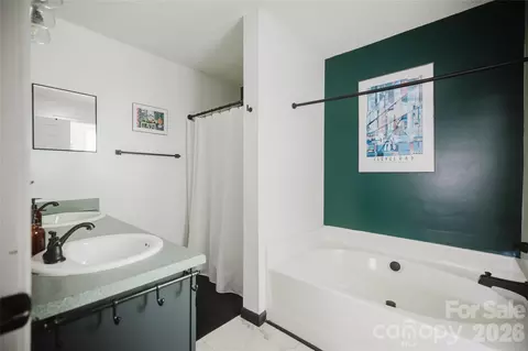 Bath - 91 Crestview St, Canton, NC 28716 photo 2 of 2