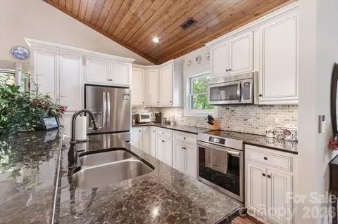 Kitchen - 44 Sunset Trce, Brevard, NC 28712 photo 2 of 2