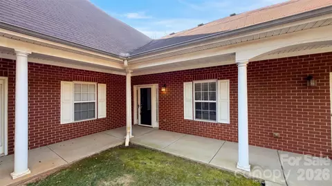 7175 Somerset Springs Dr, Charlotte, NC 28262