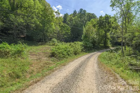10281 White Oak Rd, Waynesville, NC 28785