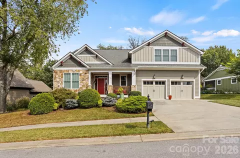 100 Barnrock Dr, Mills River, NC 28759