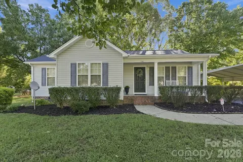 1716 Pine Knoll Ct, Asheboro, NC 27203