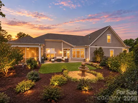 2213 Lincolnshire Ln, Waxhaw, NC 28173