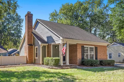 2434 Dryden Ln, Charlotte, NC 28210