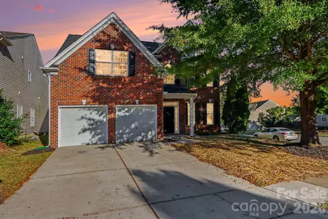 4059 Houldsworth Dr, Charlotte, NC 28213