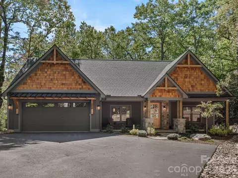 15 W Moytoy Ln, Brevard, NC 28712