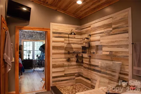 Bath - 5410 Tobacco Rd, Trinity, NC 27370 photo 3 of 5
