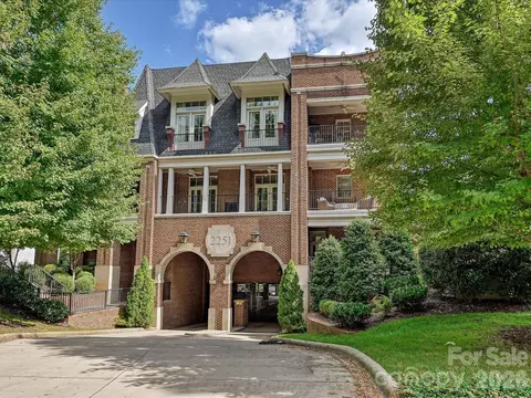 2251 Selwyn 203 Ave #203, Charlotte, NC 28207
