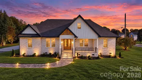122 Manteo Rd, Lexington, NC 27292