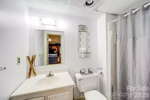 Bath - 102 Cricket Way, Beech Mountain, NC 28604 photo 3 of 3