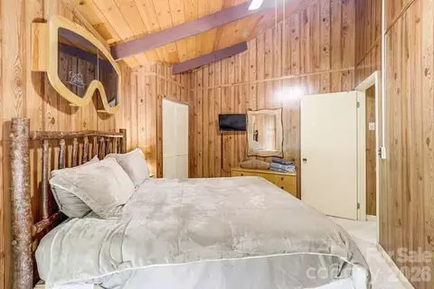 Bedroom - 102 Cricket Way, Beech Mountain, NC 28604 photo 4 of 5