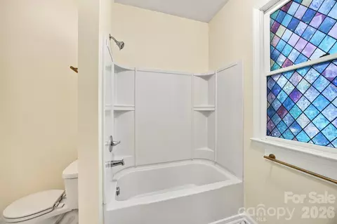 Bath - 19838 Oak Leaf Cir, Cornelius, NC 28031 photo 2 of 2