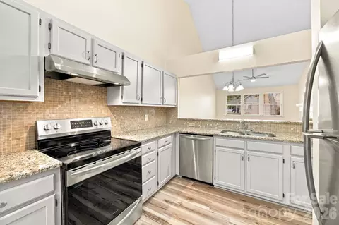 Kitchen - 19838 Oak Leaf Cir, Cornelius, NC 28031 photo 4 of 5