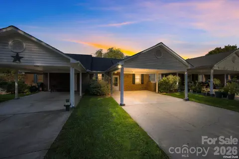 19838 Oak Leaf Cir, Cornelius, NC 28031