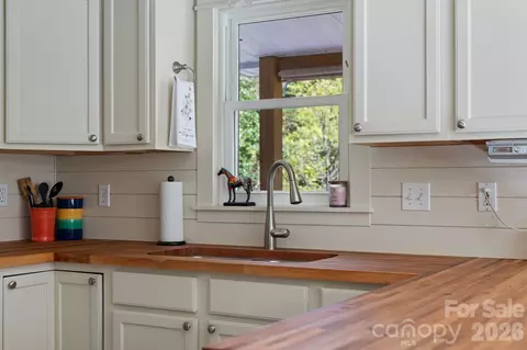 Kitchen - 74 Ridgeline Rd, Clyde, NC 28721 photo 1 of 2