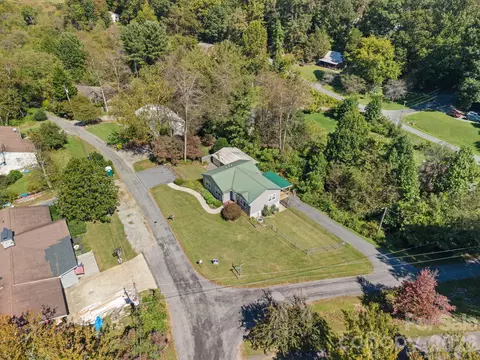 View/Area - 74 Ridgeline Rd, Clyde, NC 28721 photo 2 of 4