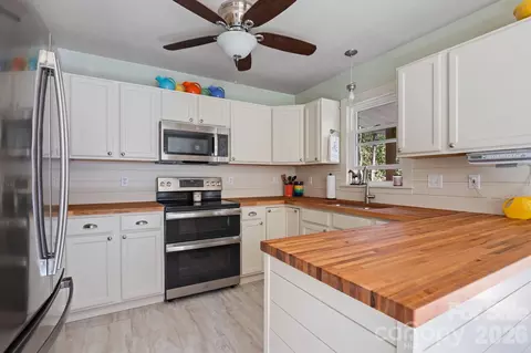 Kitchen - 74 Ridgeline Rd, Clyde, NC 28721 photo 2 of 2