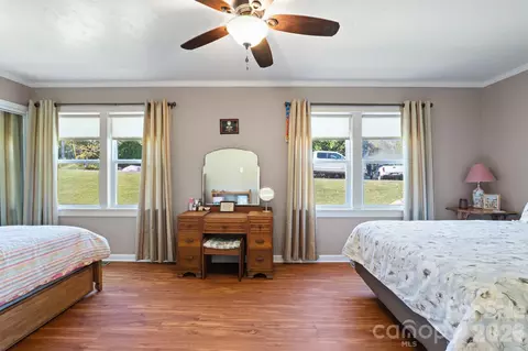Bedroom - 74 Ridgeline Rd, Clyde, NC 28721 photo 5 of 6