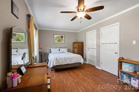 Bedroom - 74 Ridgeline Rd, Clyde, NC 28721 photo 4 of 6