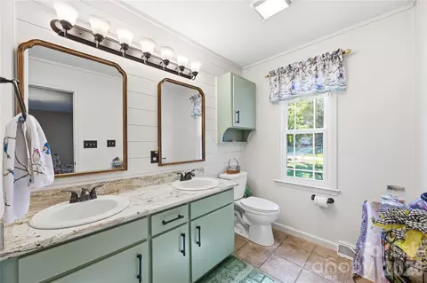 Bath - 2598 Tully Ct, Lancaster, SC 29720 photo 1 of 4