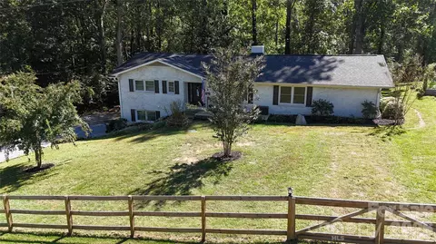 200 Whispering Hills Dr, Hendersonville, NC 28792