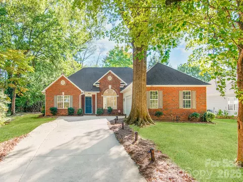 810 Greenhill Dr, Charlotte, NC 28217